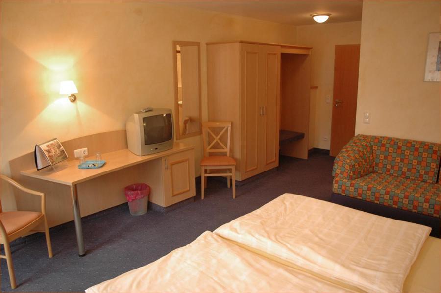 Gasthaus Gruner Baum Hotel Werbach Kamer foto