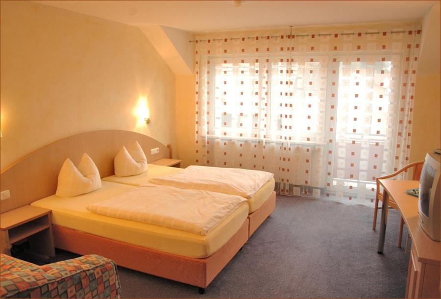 Gasthaus Gruner Baum Hotel Werbach Buitenkant foto